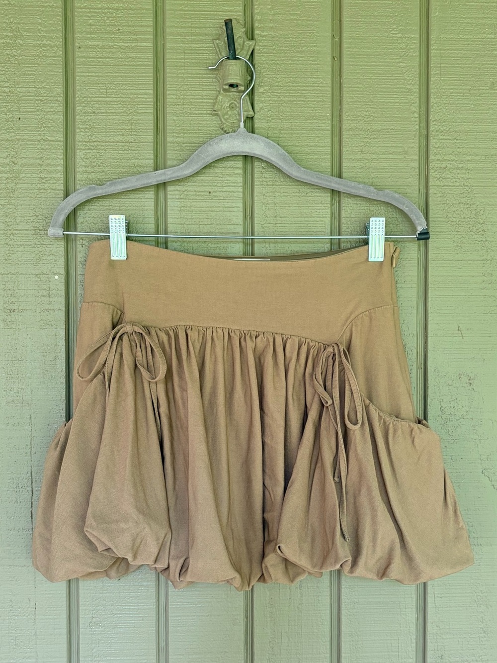 Golden by Goldie Boutique Balloon Bubble Mini Skirt Tan Pockets EUC Size L